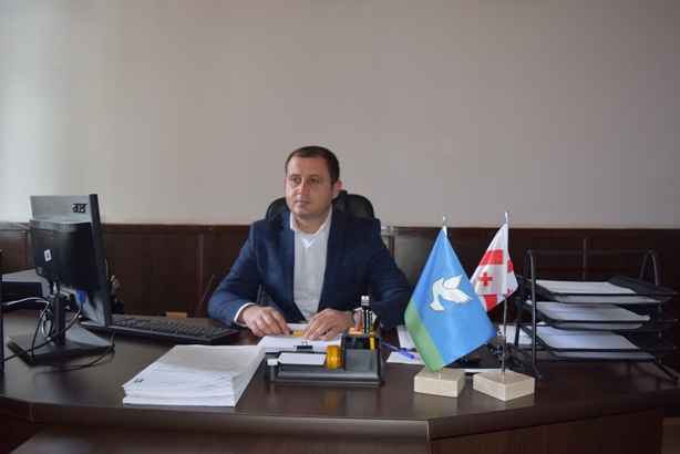 საკრებულოს თავმჯდომარის პირველი მოადგილე &ndash; ვაჟა სტურუა