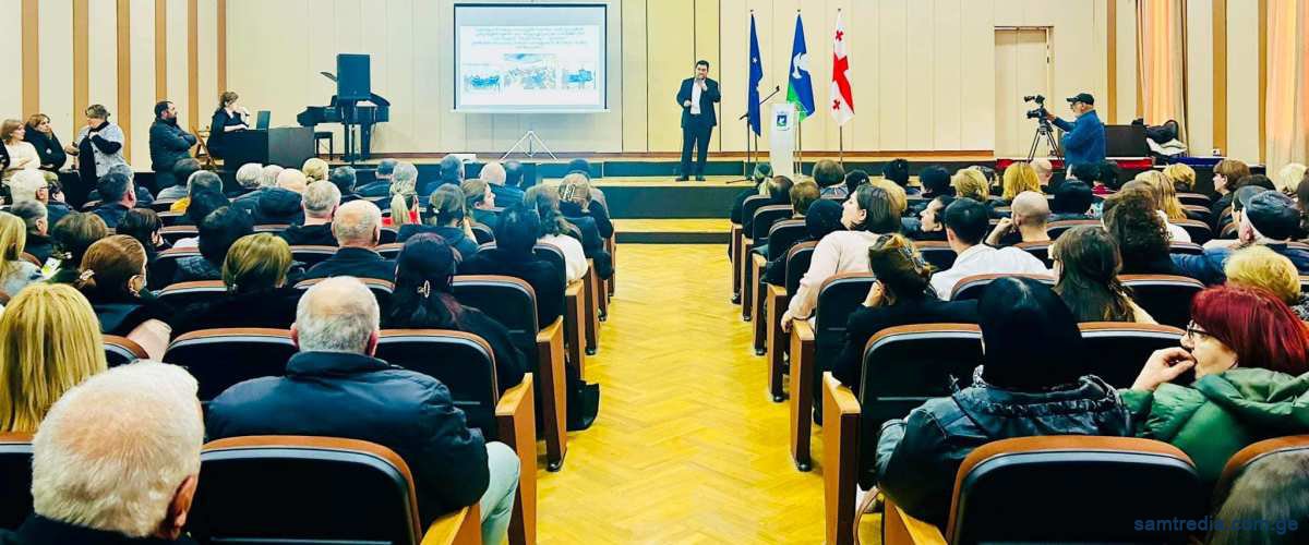 მუნიციპალიტეტის მერმა დავით ბახტაძემ საანგარიშო შეხვედრა გამართა