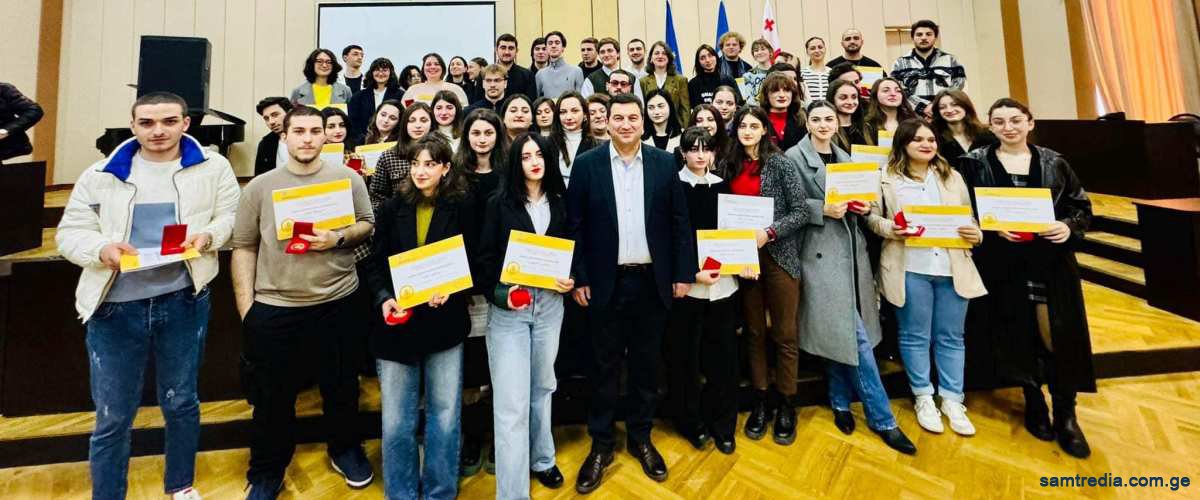 ოქროსა და ვერცხლის მედალოსნების დაჯილდოვება